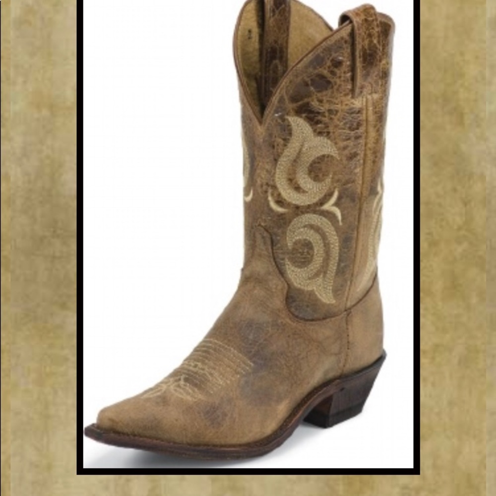 Justin distressed boots size 8 1/2